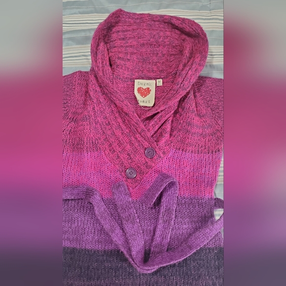 Purple and pink short sleeved sweater with belt. - Picture 11 of 11